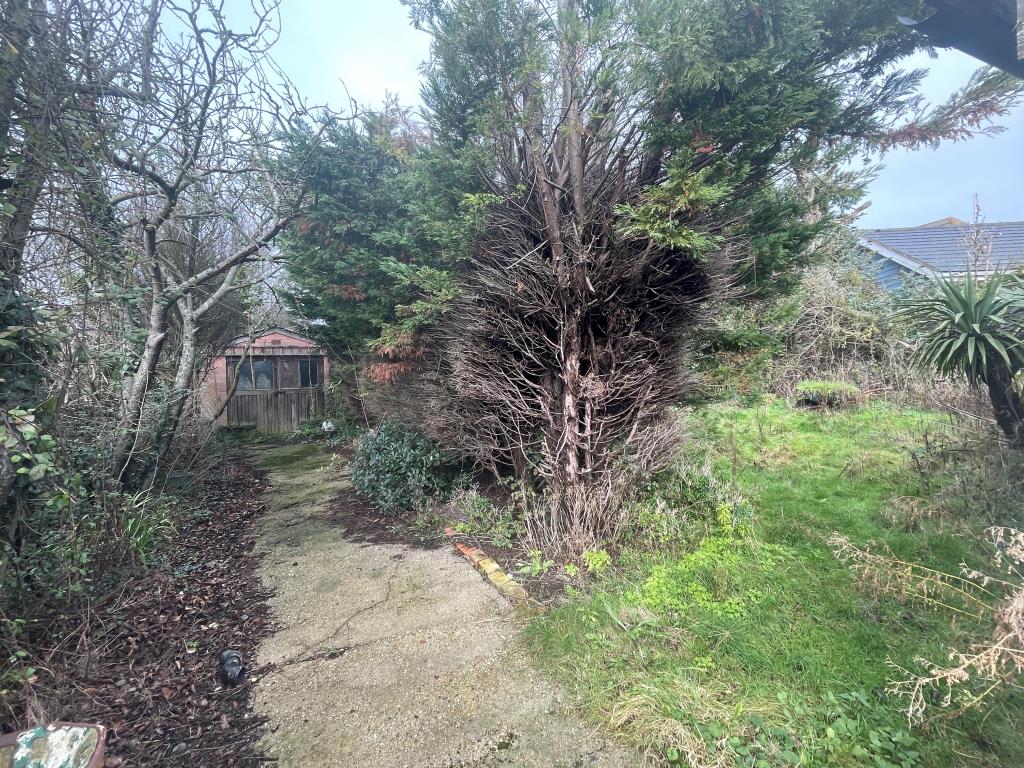 Lot: 118 - DILAPIDATED BUNGALOW ON GOOD SIZE PLOT - View towards garage and garden